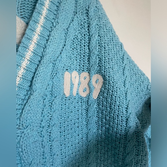 Taylor Swift 1989 Cardigan - Picture 2 of 4